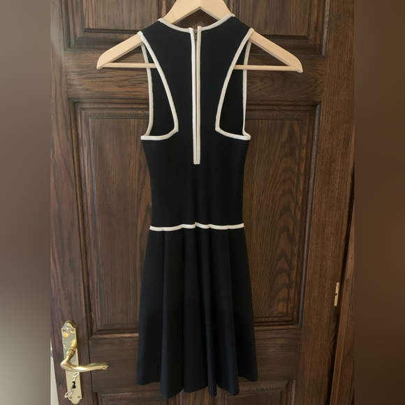 Parker Stretch Black and White Dress - Picture 4 of 4
